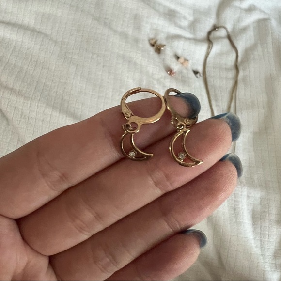 Contemporary Gold Jewelry Bundle - Picture 3 of 8